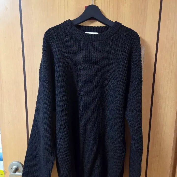 [BUNJANG] Black Round Neck Knit Long Sleeve / 블랙 라운드넥 니트 긴팔