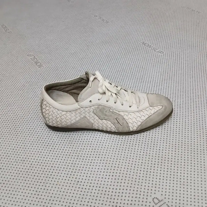 [BUNJANG] Salvatore Ferragamo Ivory Sneakers / 페라가모 스니커즈 아이보리