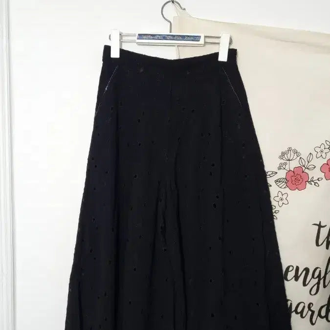 [BUNJANG] ANNA SUI Punch Lace Culottes Pants / ANNASUI 펀칭 레이스 큐롯 팬츠
