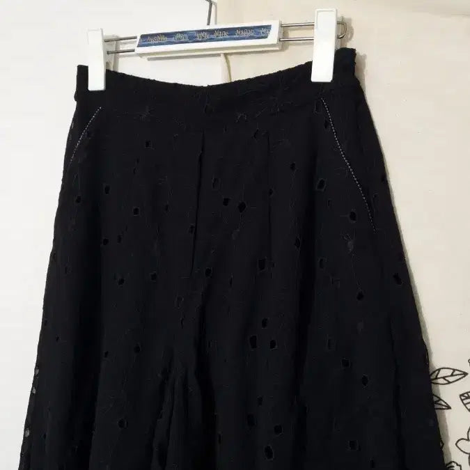 [BUNJANG] ANNA SUI Punch Lace Culottes Pants / ANNASUI 펀칭 레이스 큐롯 팬츠