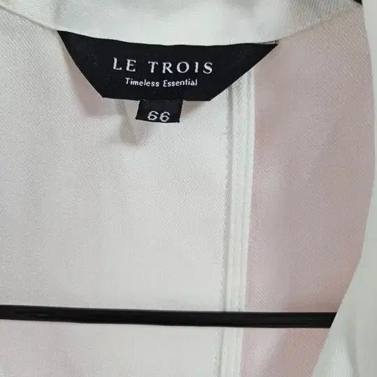 [BUNJANG] LE TROIS 화이트 반팔 블레이저 66( 택없는 새상품) / LE TROIS 화이트 반팔 블레이저 66( 택없는 새상품)