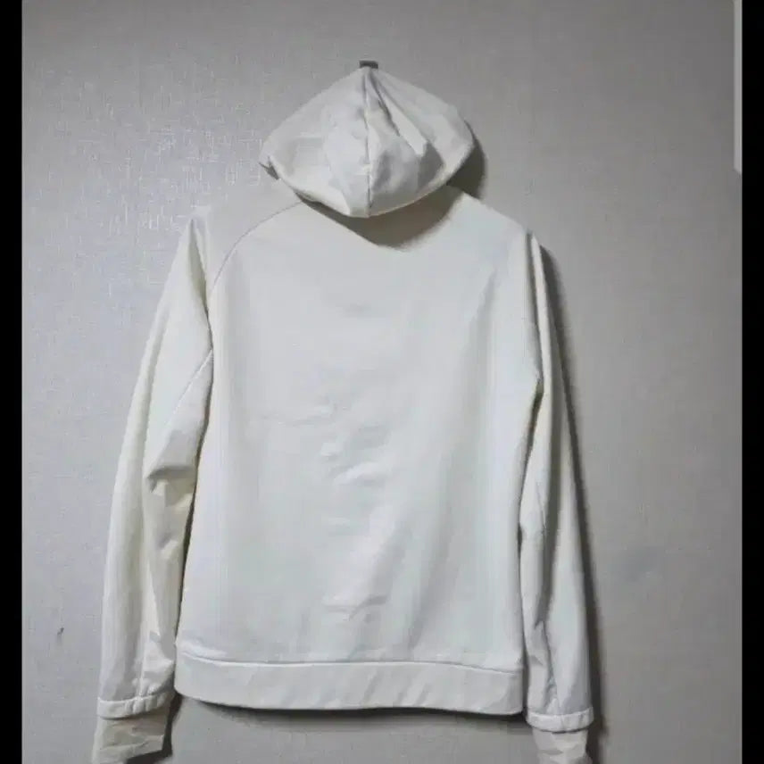 [SOLD OUT] 스파이더 화이트 후드집업 사이즈 100입니다. 세탁 및 다림질 완료되어