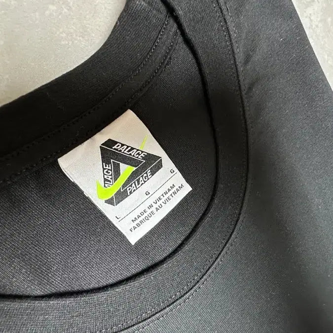 [SOLD OUT] 팔라스 x 나이키 트라이 스우시 티셔츠 블랙 - 25FW [M,XL]