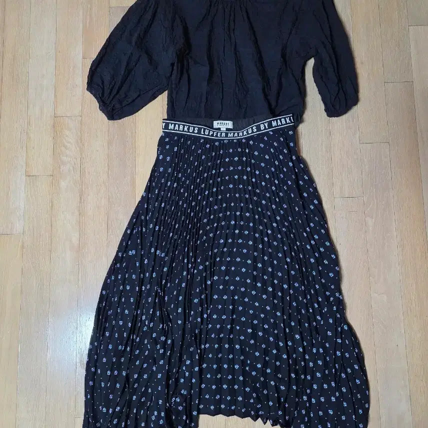 [BUNJANG] Marcus Lupher Black Pleated Long Skirt / 마커스루퍼 블랙 플리츠 롱스커트 언발 스커트 55