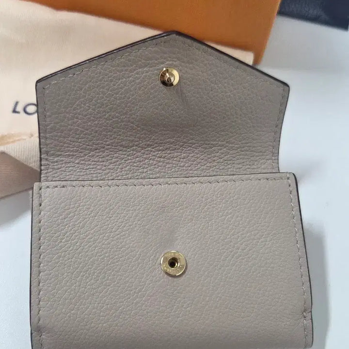 [SOLD OUT] 루이비통 락미니 지갑 월렛 베이지