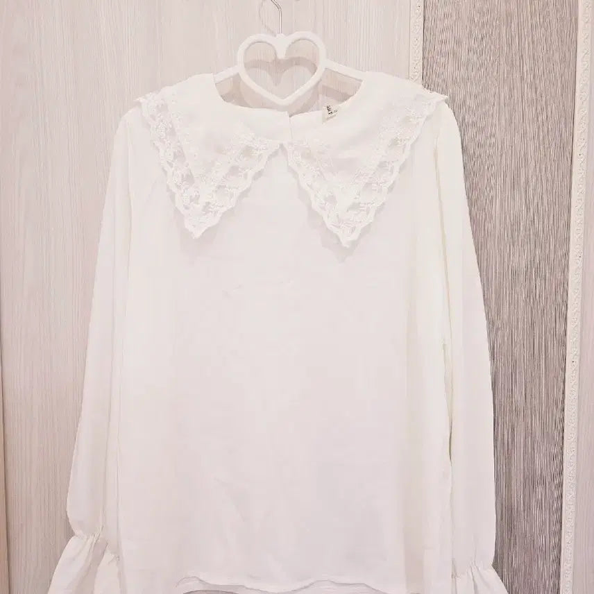 [BUNJANG] Lace Collar Blouse Ivory / 레이스 칼라 블라우스 아이보리