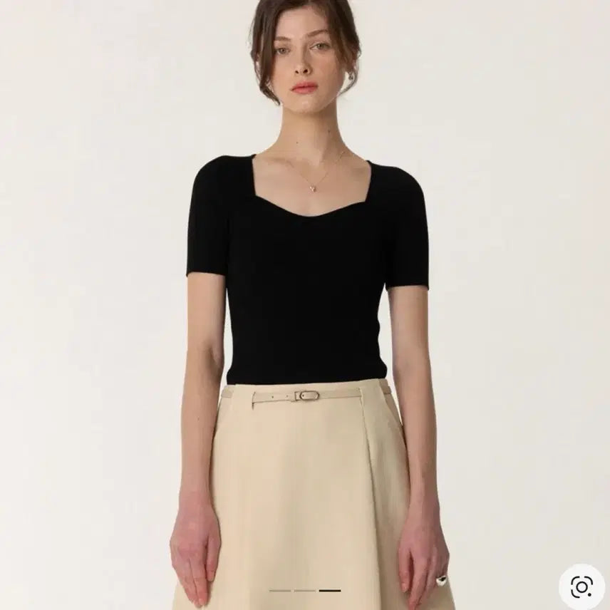 [BUNJANG] Kinder Salmon Heart Neck Half Knit Top Black / 킨더살몬 우먼 하트 넥 하프 니트 탑 블랙
