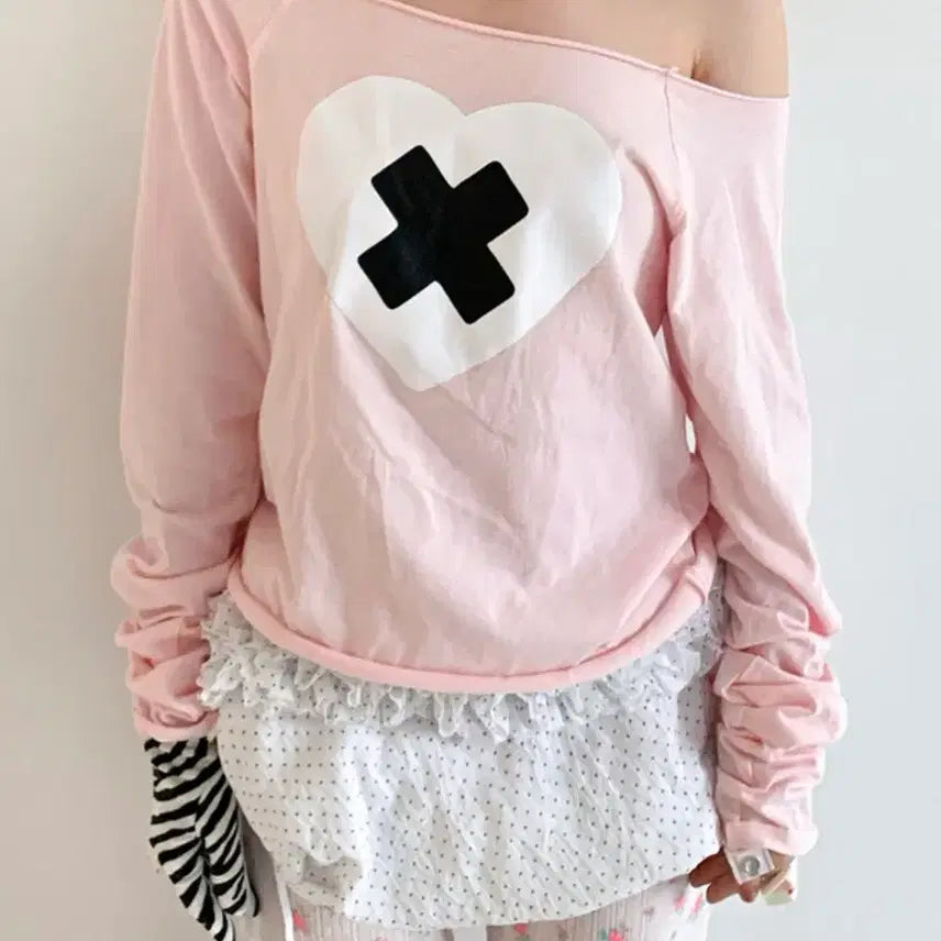 [SOLD OUT] 샵페어리 cross heart cut off t-shirt