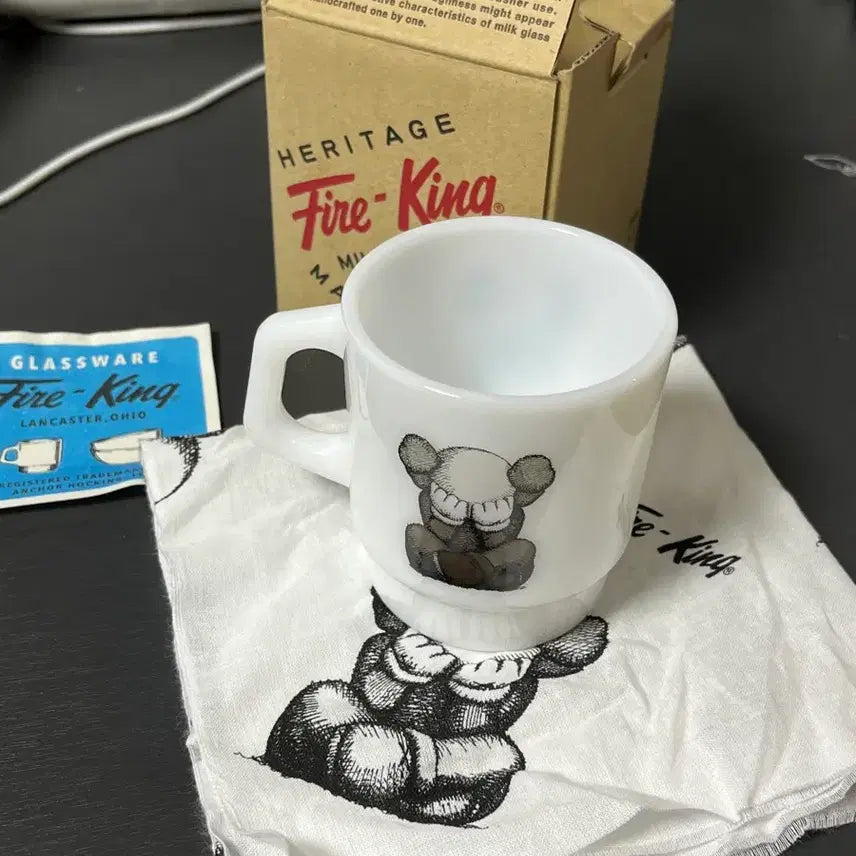 [BUNJANG] Fire King KAWS Collaboration Box / 파이어킹 카우스 콜라보