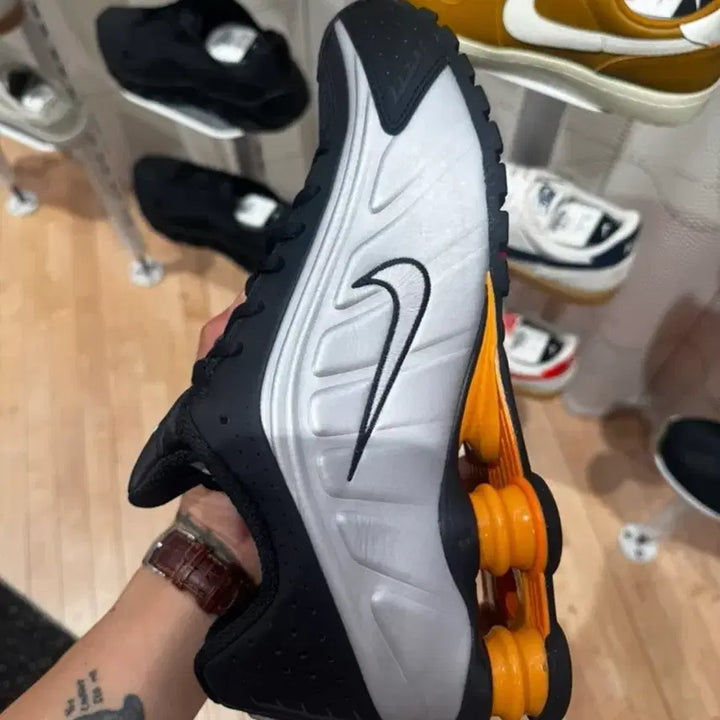 [SOLD OUT] 샥스 R4 블랙 메탈릭 실버 운동화270
