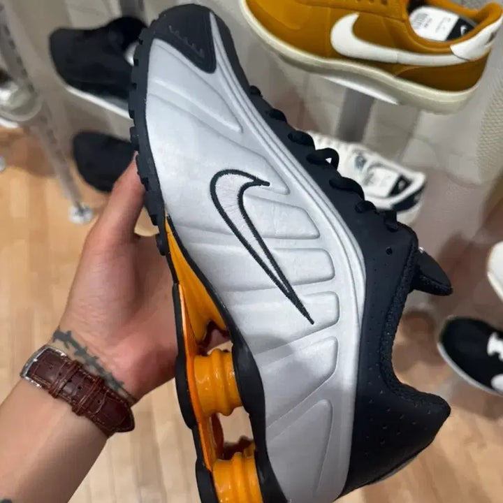 [SOLD OUT] 샥스 R4 블랙 메탈릭 실버 운동화270