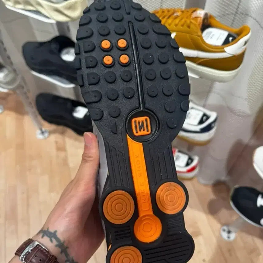 [SOLD OUT] 샥스 R4 블랙 메탈릭 실버 운동화270