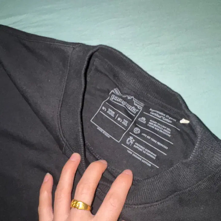 [BUNJANG] Patagonia Black Crewneck Sweatshirt / 파타고니아 블랙 맨투맨 티셔츠