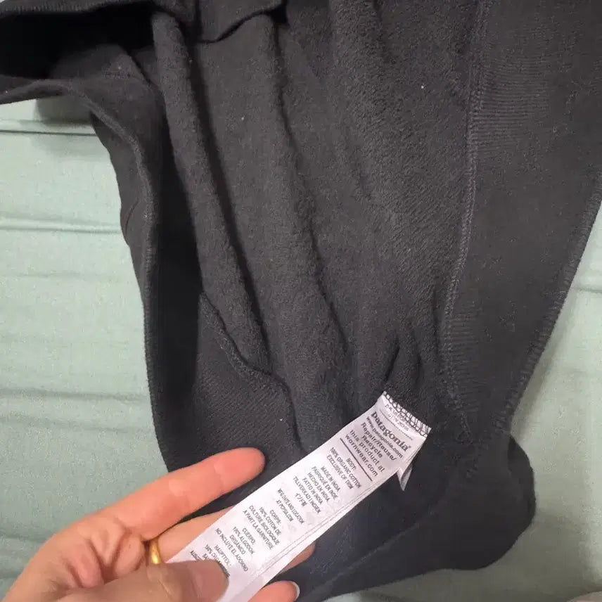 [BUNJANG] Patagonia Black Crewneck Sweatshirt / 파타고니아 블랙 맨투맨 티셔츠