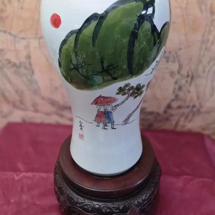 [BUNJANG] *운보 김기창 바보 산수화 그림이 있는(백자매병과주병 세트) / *운보 김기창 바보 산수화 그림이 있는(백자매병과주병 세트)