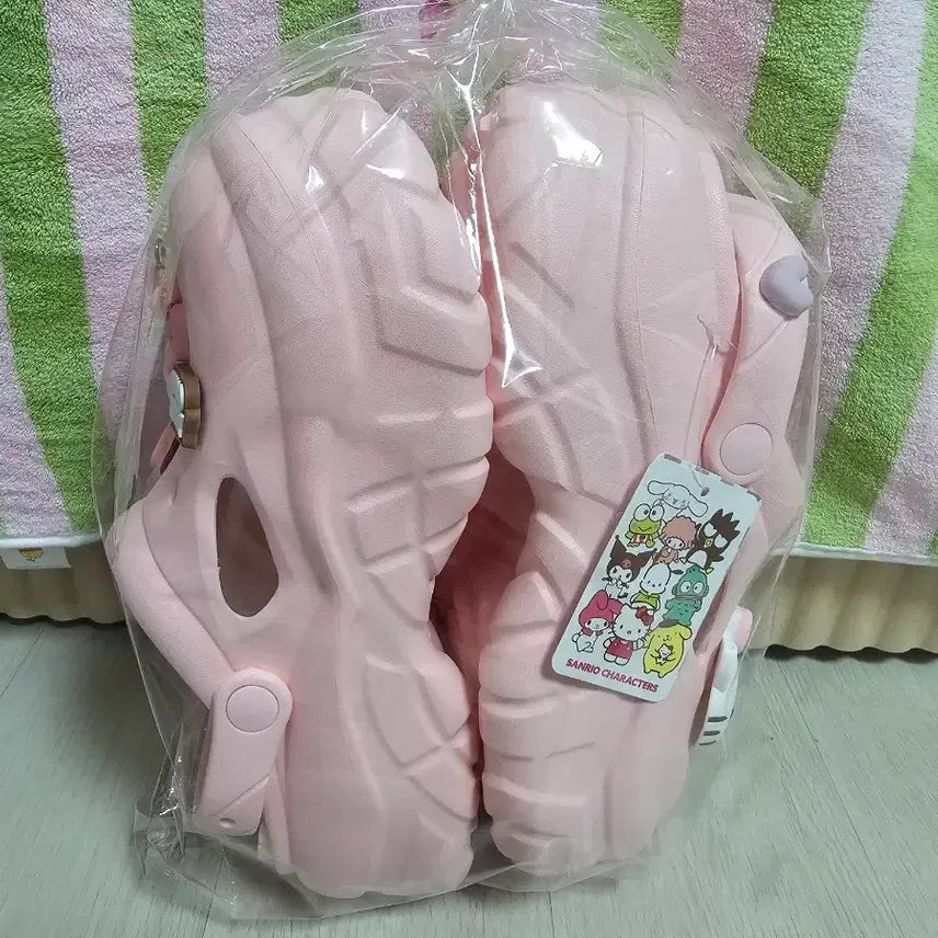 [BUNJANG] Hello Kitty Pink Slippers / 키티 감성 슬리퍼 / 크록스 느낌 / 미사용 / 새상품