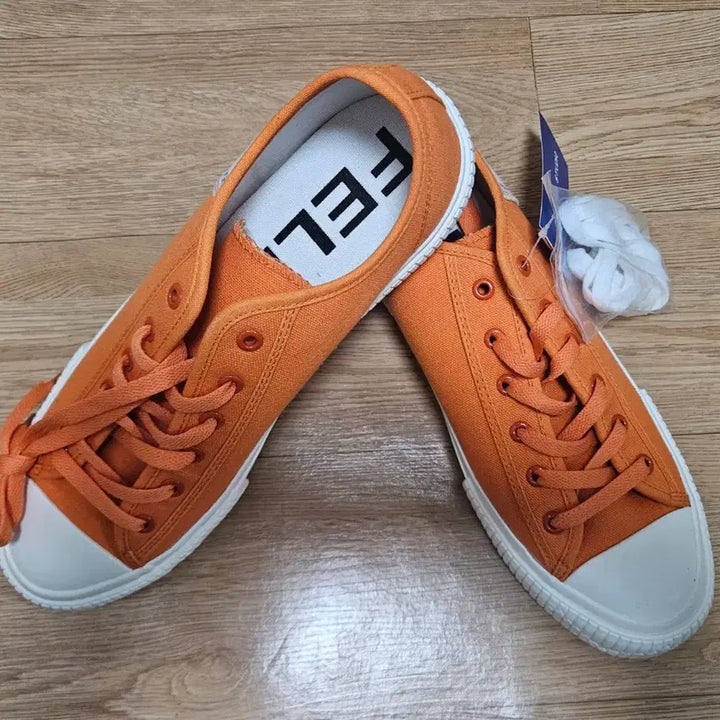 [BUNJANG] 새상품 FELLAS  스니커즈 싸이즈280  두 컬레 일괄 택포25000 / 새상품 FELLAS  스니커즈 싸이즈280  두 컬레 일괄 택포25000