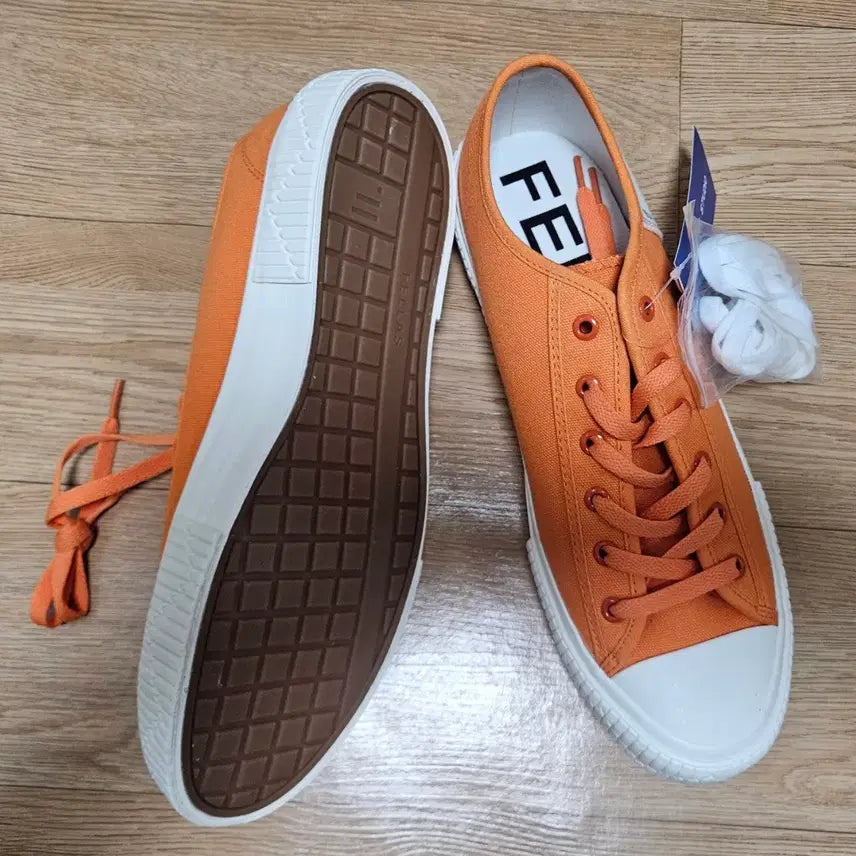 [BUNJANG] 새상품 FELLAS  스니커즈 싸이즈280  두 컬레 일괄 택포25000 / 새상품 FELLAS  스니커즈 싸이즈280  두 컬레 일괄 택포25000