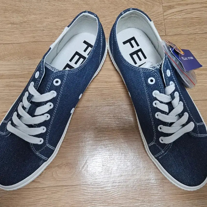 [BUNJANG] 새상품 FELLAS  스니커즈 싸이즈280  두 컬레 일괄 택포25000 / 새상품 FELLAS  스니커즈 싸이즈280  두 컬레 일괄 택포25000