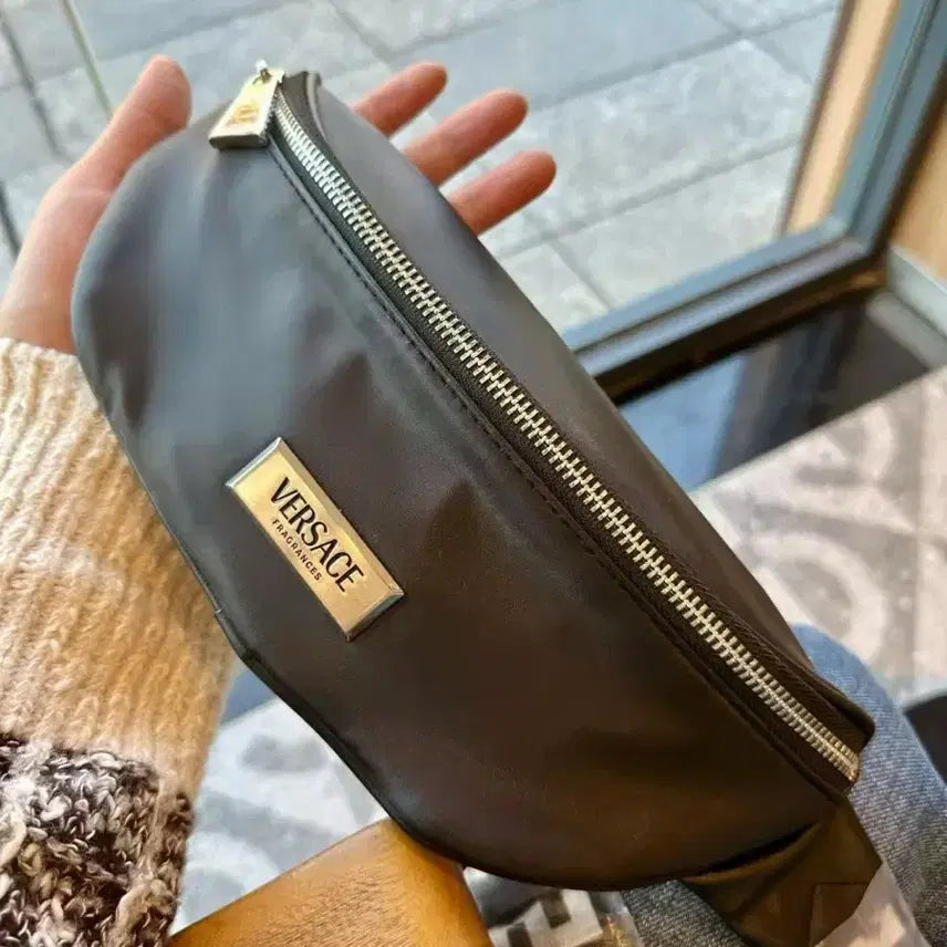 [SOLD OUT] 베르사체 남녀공용 블랙 힙색 벨트백