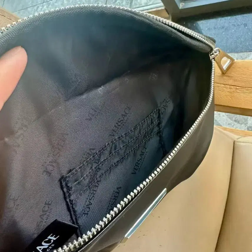 [SOLD OUT] 베르사체 남녀공용 블랙 힙색 벨트백