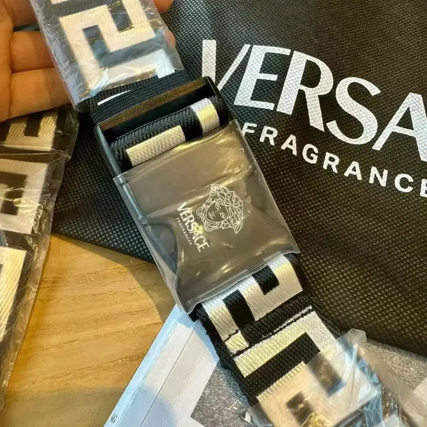 [SOLD OUT] 베르사체 남녀공용 블랙 힙색 벨트백