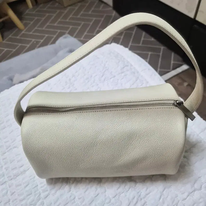 [BUNJANG] 에이노 Aplin bag  크림색상 / 에이노 Aplin bag  크림색상