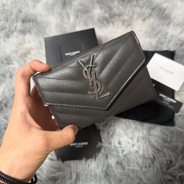 [BUNJANG] Yves Saint Laurent Matelassé Envelope Medium Wallet / 입생로랑 마틀라세 엔벨로프 중지갑