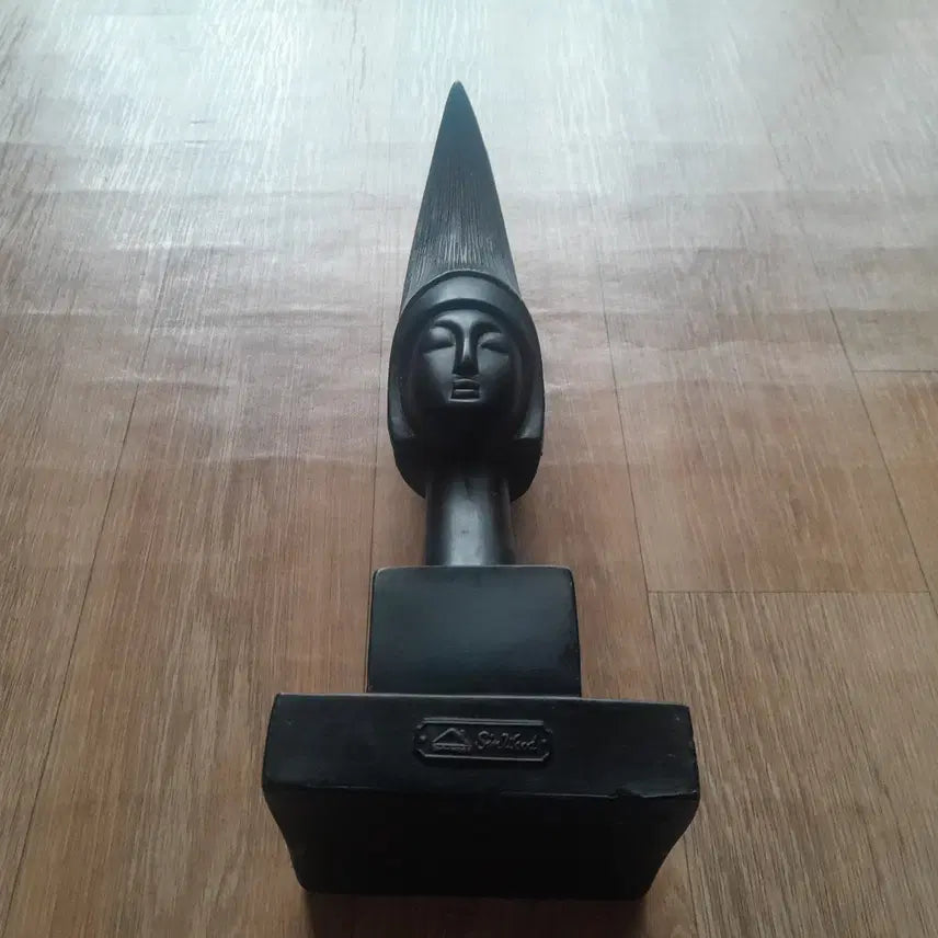 [BUNJANG] Wooden "Pointed Hair Woman" Figurine / 뾰쪽머리 여인상 - 우드