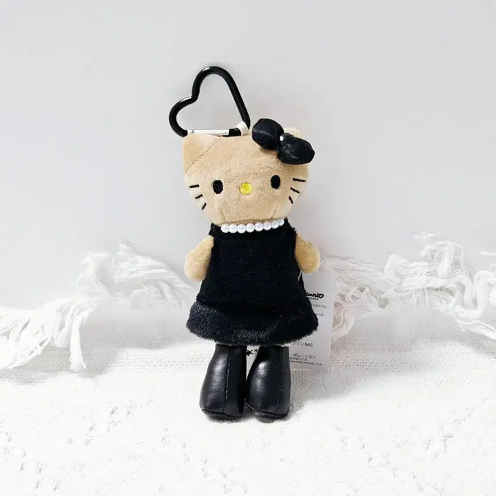 [SOLD OUT] 산리오 정품 갸루키티 롱다리 고고걸 태닝키티 인형 키링
