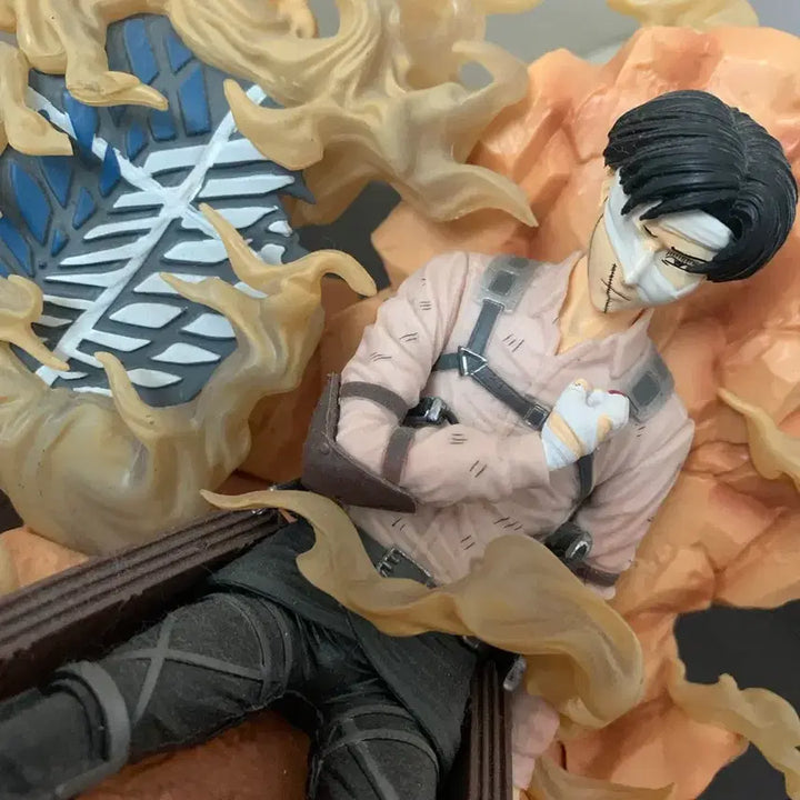 [BUNJANG] Attack on Titan Levi Figure / 진격의 거인 리바이 피규어 가로30세로20? 좀 큼