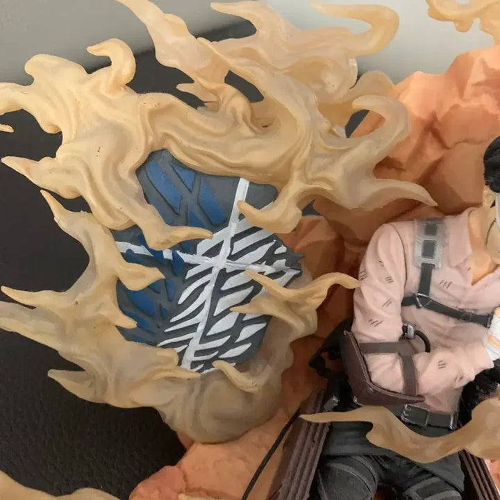 [BUNJANG] Attack on Titan Levi Figure / 진격의 거인 리바이 피규어 가로30세로20? 좀 큼