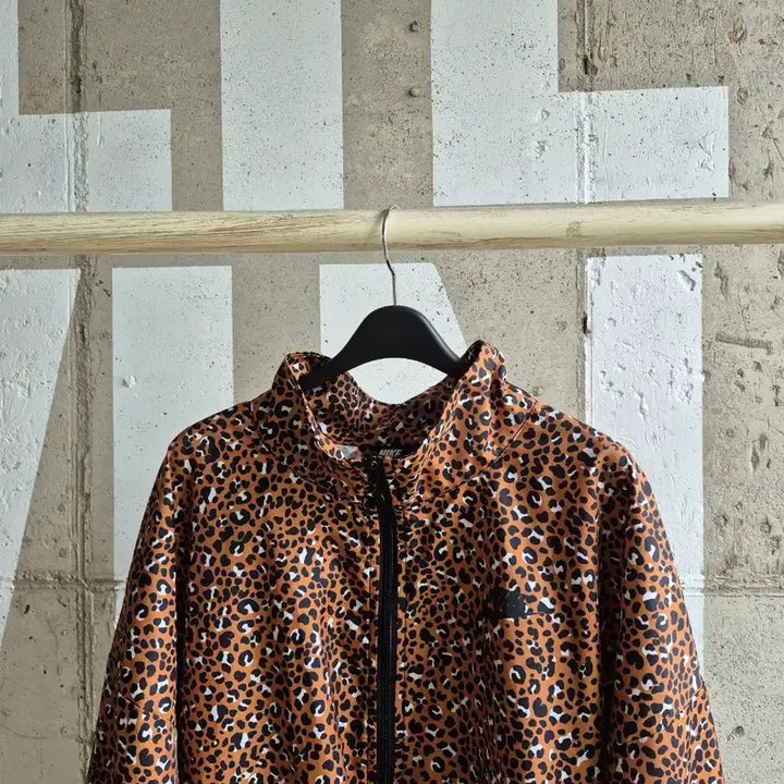 [BUNJANG] Nike Leopard Print Zip-Up Jacket / 나이키 레오파드 패턴집업 자켓