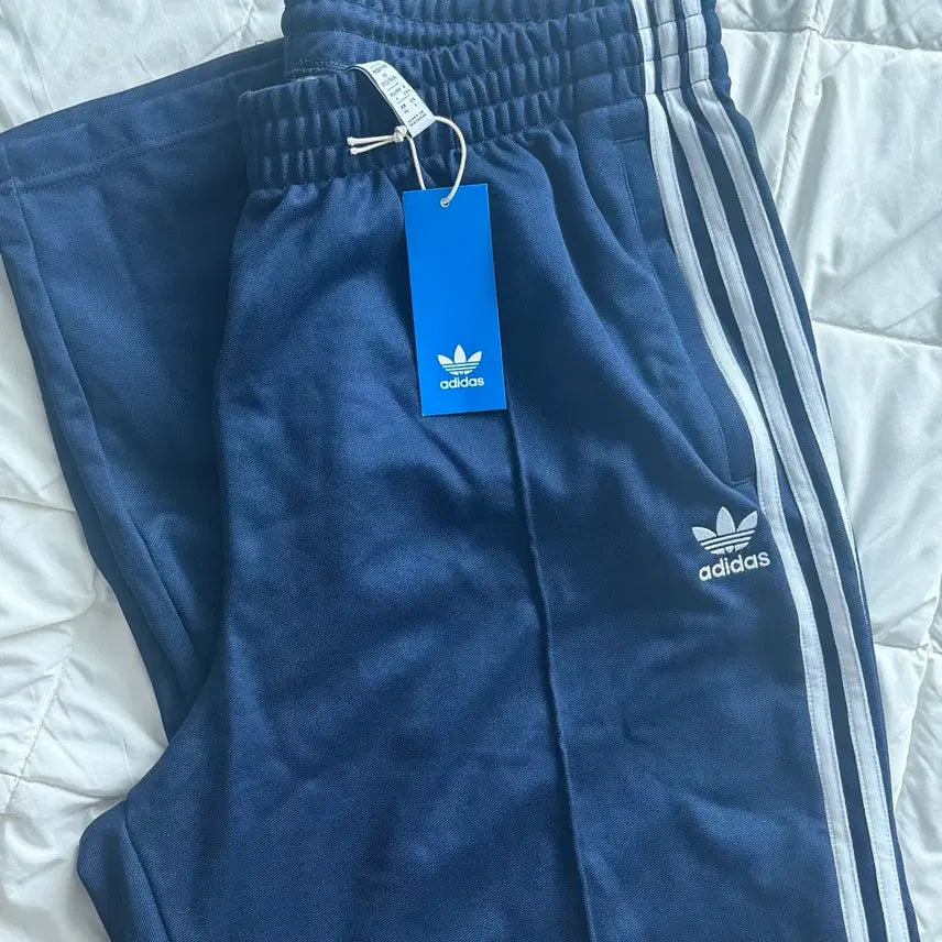 [SOLD OUT] 아디다스 아디컬러 배기 핏 파이어버드 트랙 팬츠 IZ2466