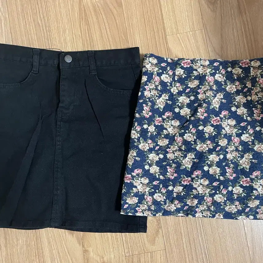 [BUNJANG] 2-Piece Mini Skirt Set (Black Denim / Floral) / [개별가능] 날씬해 보이는 미니스커트 2종 (블랙청/플라워)
