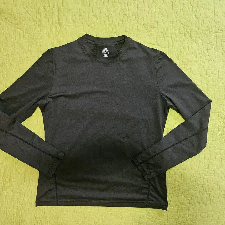 [BUNJANG] Espa Ningning Basic House Black Functional Long Sleeve T-Shirt Size 100 / 요즘 트렌드 에스파 닝닝룩 베이직하우스 블랙 기능성 긴팔 티셔츠 100