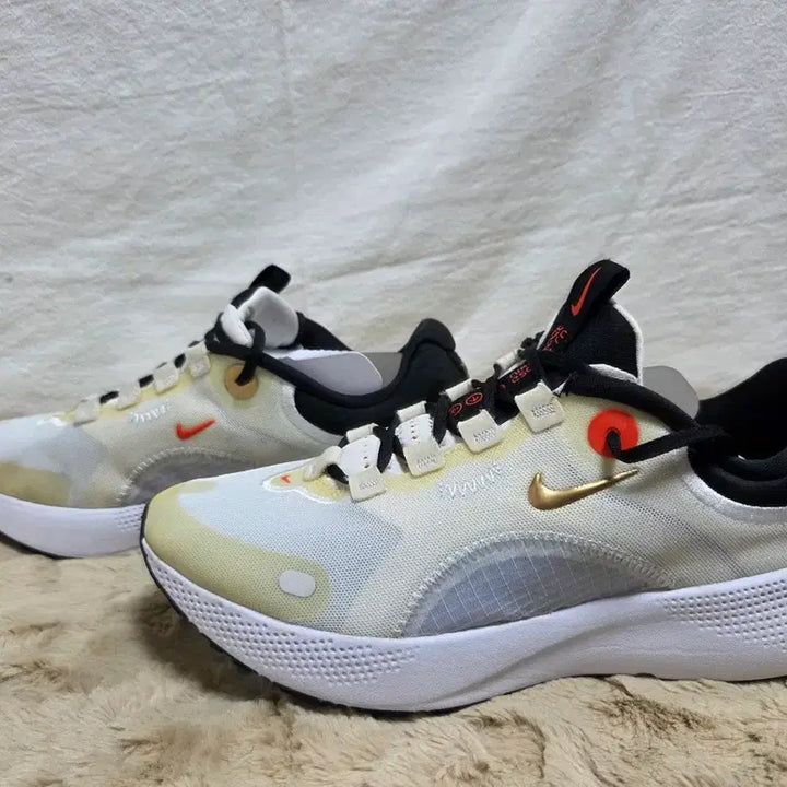 [BUNJANG] Nike React Escape Running Shoes White 255mm / 나이키 React Escape 런닝화 화이트255사이즈