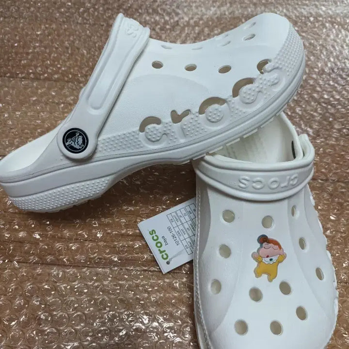 [SOLD OUT] 새상품)크록스 240mm 새상품 팝니다.