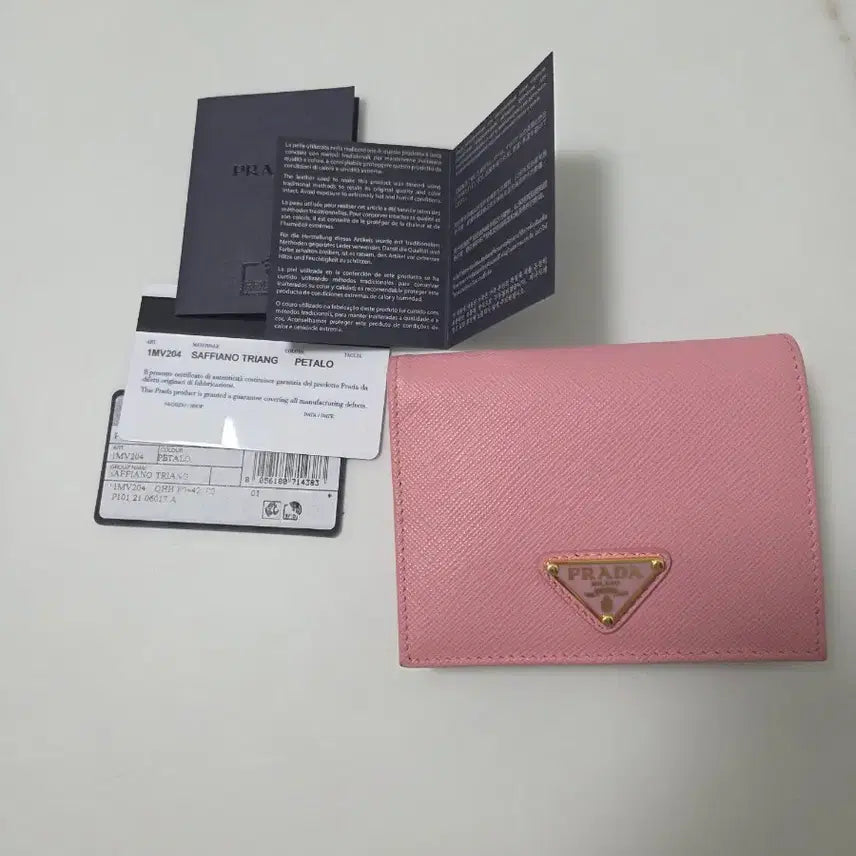 [SOLD OUT] 프라다 사피아노 반지갑