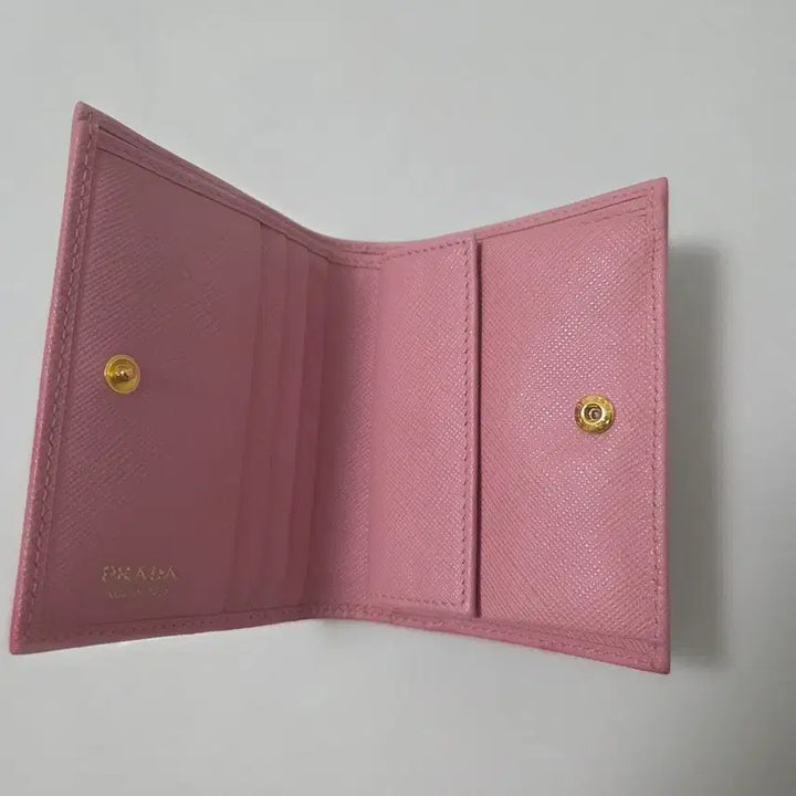 [SOLD OUT] 프라다 사피아노 반지갑