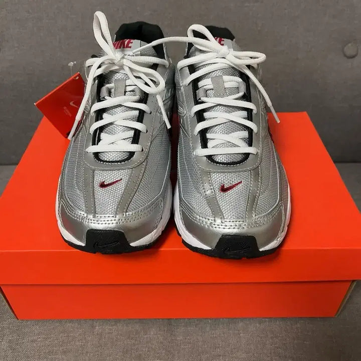 [BUNJANG] Nike Initiator Silver/Red Sneakers / 나이키 이니시에이터