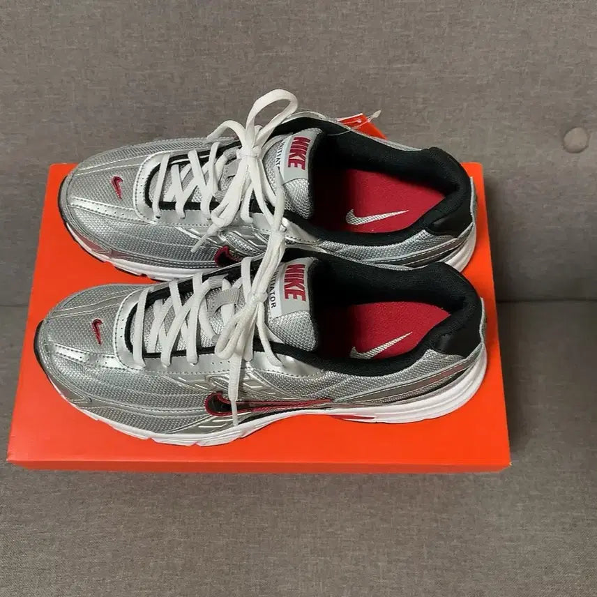 [BUNJANG] Nike Initiator Silver/Red Sneakers / 나이키 이니시에이터
