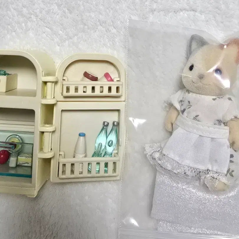 [BUNJANG] Sylvanian Families Washing Machine and Refrigerator / Calico Cat / 실바니안 구번전 세탁기와 냉장고/ 삼색냥이