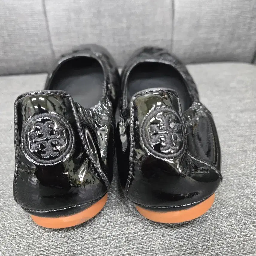 [BUNJANG] Tory Burch Black Patent Leather Flat Shoes / 토리버치 블랙 페이턴트 가죽 플랫슈즈 7 1/2