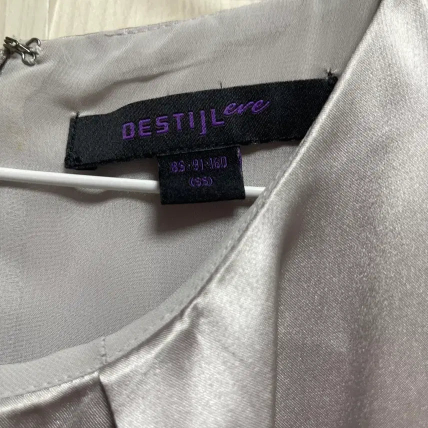 [BUNJANG] Destijl Silver Satin Dress Size 55 / (1회착용)Destijl 은색 원피스 (55)