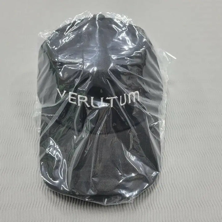 [BUNJANG] VERUTUM Embroidered Logo Ball Cap Black / VERUTUM 볼캡 모자 블랙
