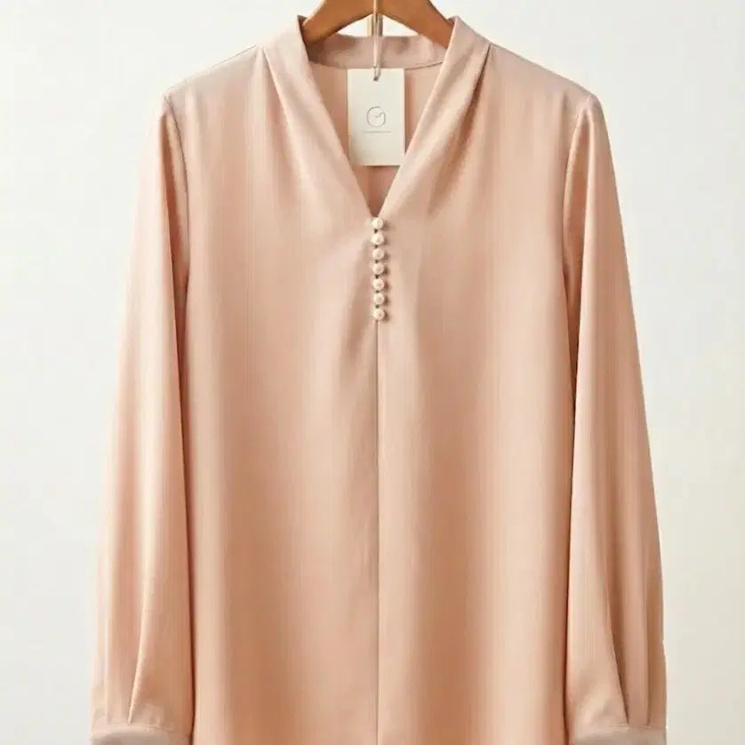 [SOLD OUT] 살구색 브이넥 블라우스 진주버튼 장식 66가단50
