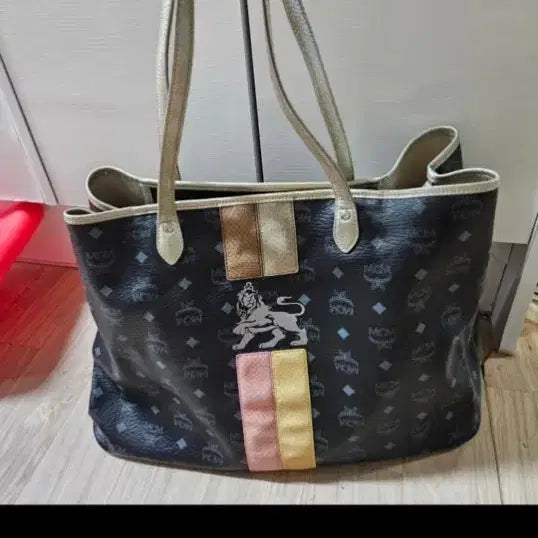 [BUNJANG] MCM 블랙 로고 패턴 토트백 성주택 있어요 / MCM 블랙 로고 패턴 토트백 성주택 있어요