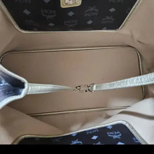[BUNJANG] MCM 블랙 로고 패턴 토트백 성주택 있어요 / MCM 블랙 로고 패턴 토트백 성주택 있어요