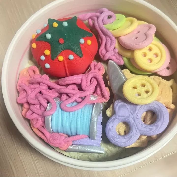 [SOLD OUT] 딸기우유 쿠키통 반짇고리 클리커 택포